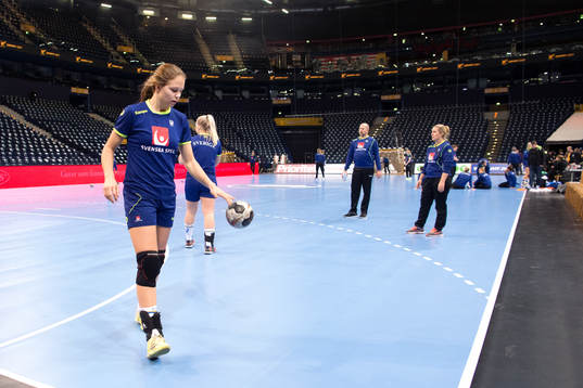 Olivia Mellegård på en träning med det svenska landslaget