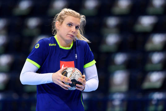Jenny Alm på en träning med det svenska landslaget