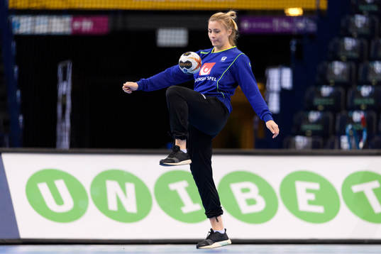 Isabelle Gulldén på en träning med det svenska landslaget