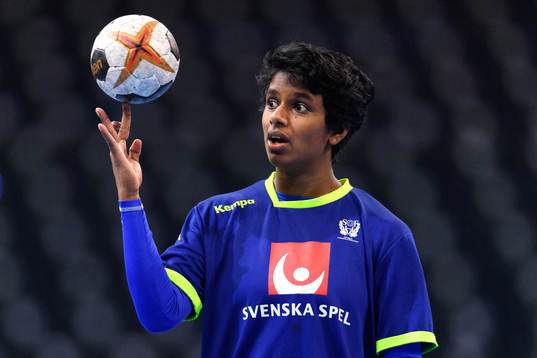 Loui Sand på en träning med det svenska landslaget