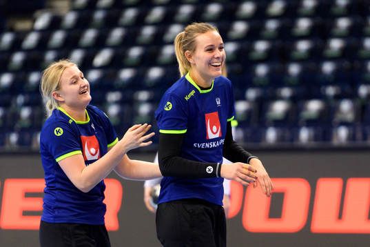 Hanna Blomstrand och Johanna Westberg på en träning med