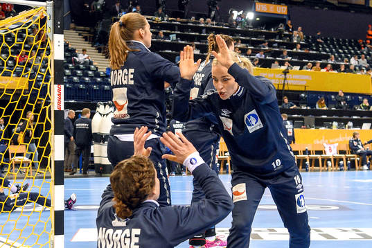 Norges Stine Bredal Oftedal laddar upp