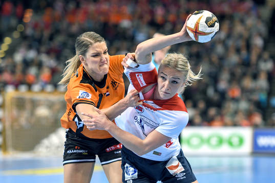 Nederländernas Nycke Groot och Norges Stine Bredal Oftedal