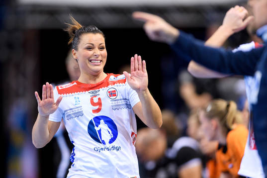 Norges Nora Mørk jublar i semifinalen mellan