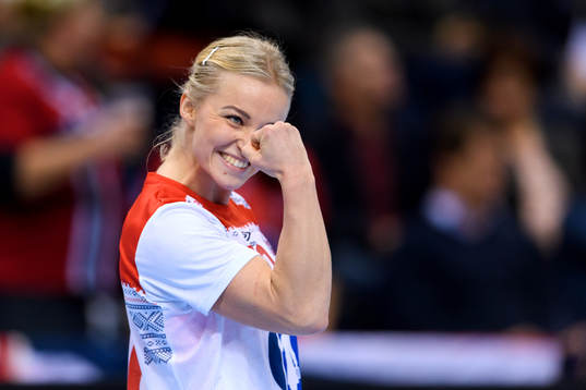 Norges Stine Bredal Oftedal jublar i semifinalen mellan