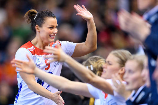 Norges Nora Mørk jublar i semifinalen mellan