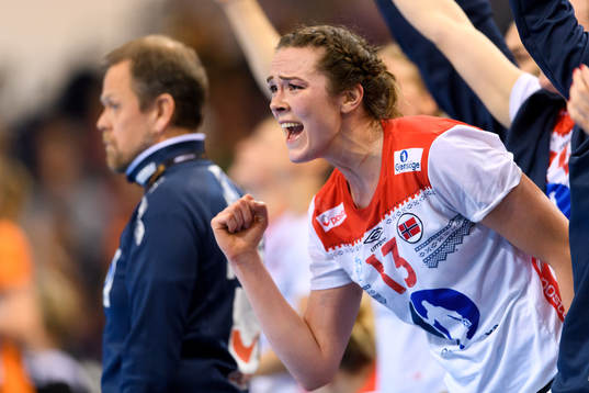 Norges Kari Brattset jublar i semifinalen mellan