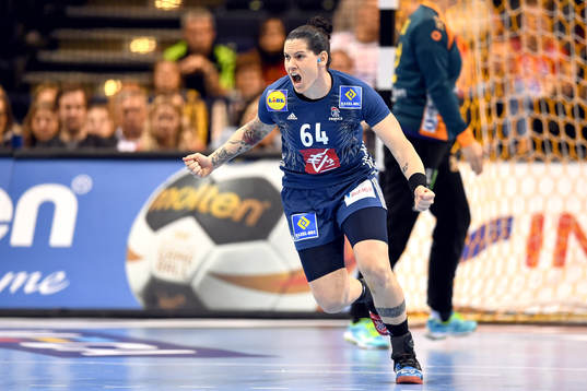 Frankrikes Alexandra Lacrabere jublar