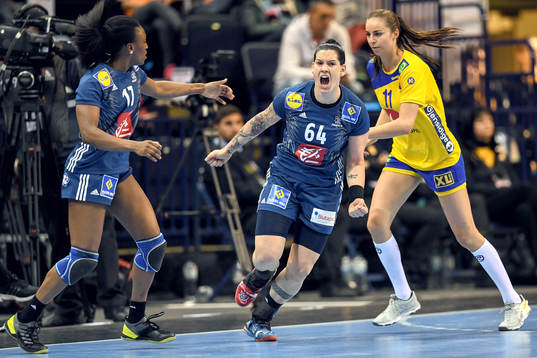 Frankrikes Alexandra Lacrabere jublar