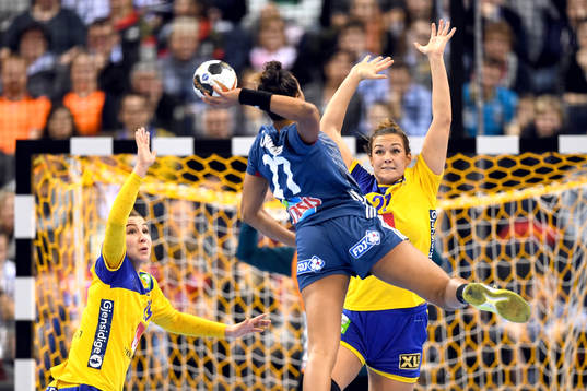 Frankrikes Estelle Nze Minko och Sveriges Anna Lagerquist