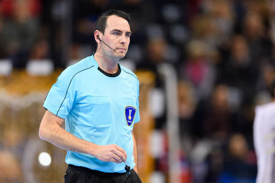Domare Mattias Wetterwik i semifinalen mellan