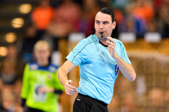 Domare Mattias Wetterwik i semifinalen mellan