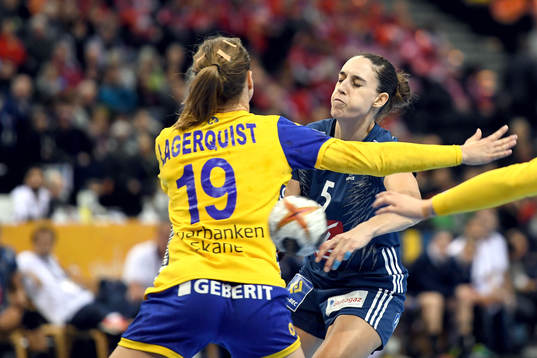 Frankrikes Camille Ayglon Surina och Sveriges Anna