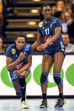 Frankrikes Allison Pineau och Siraba Dembele
