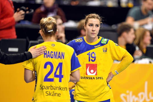 Sveriges Nathalie Hagman och Anna Lagerquist deppar