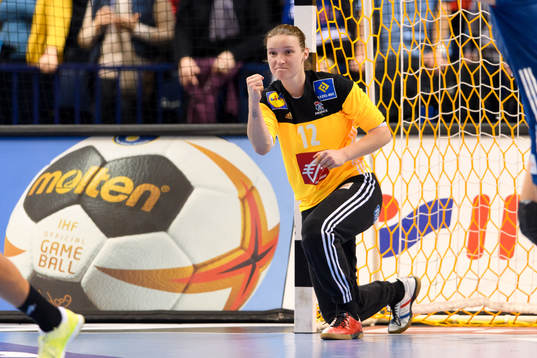 Frankrikes målvakt Amandine Leynaud jublar i semifinalen