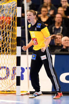 Frankrikes målvakt Amandine Leynaud jublar i semifinalen