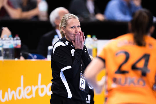 Nederländernas förbundskapten Helle Thomsen bronsmatchen