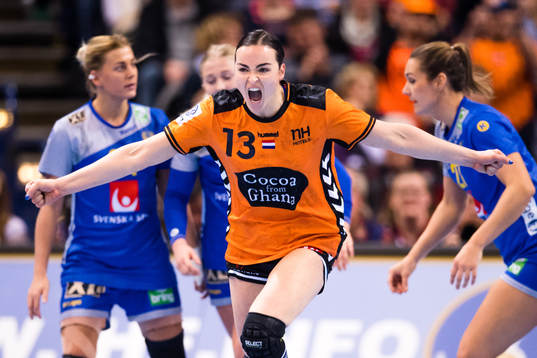 Nederländernas Yvette Broch jublar i bronsmatchen mellan