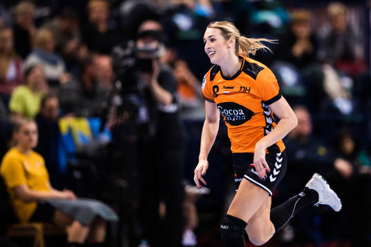Nederländernas Lois Abbingh jublar i bronsmatchen mellan