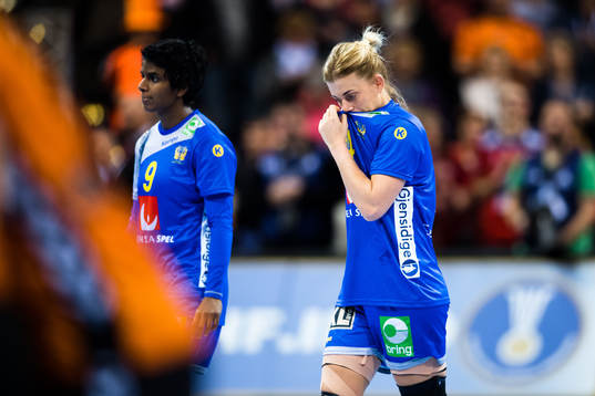Sveriges Loui Sand och Nathalie Hagman deppar