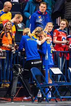 Sveriges målvakt Johanna Bundsen och Hanna Blomstrand med