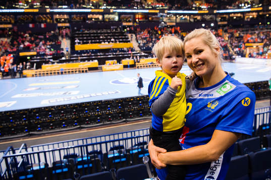 Sveriges Ulrika Toft Hansen med sin son Oliver