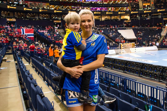Sveriges Ulrika Toft Hansen med sin son Oliver