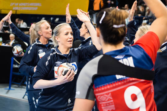 Norges Heidi Løke före finalen mellan Frankrike och Norge