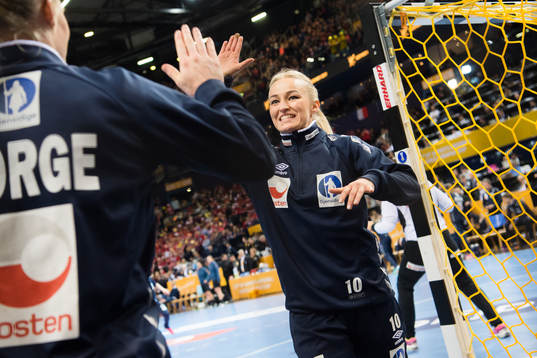 Norges Stine Bredal Oftedal före finalen mellan Frankrike