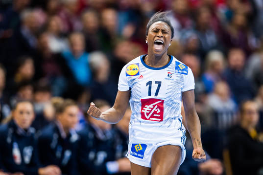 Frankrikes Siraba Dembele jublar  i finalen mellan