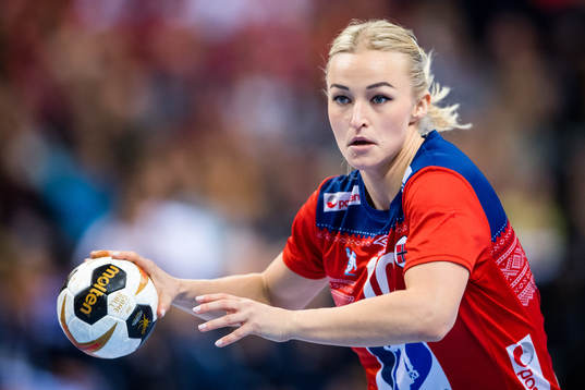 Norges Stine Bredal Oftedal i finalen mellan Frankrike och