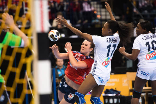 Norges Kari Brattset i finalen mellan Frankrike och Norge