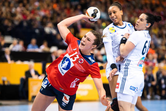 Norges Kari Brattset i finalen mellan Frankrike och Norge