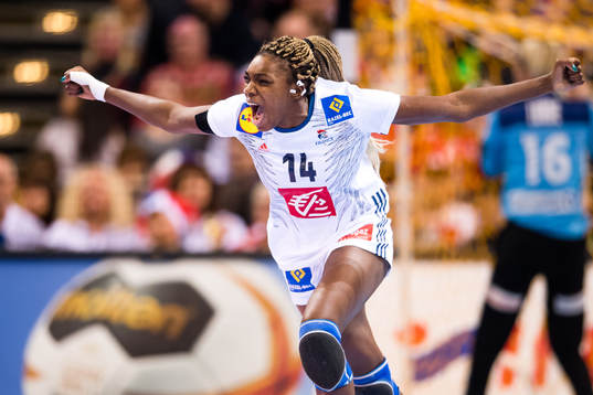 Frankrikes Kalidiatou Niakate jublar  i finalen mellan