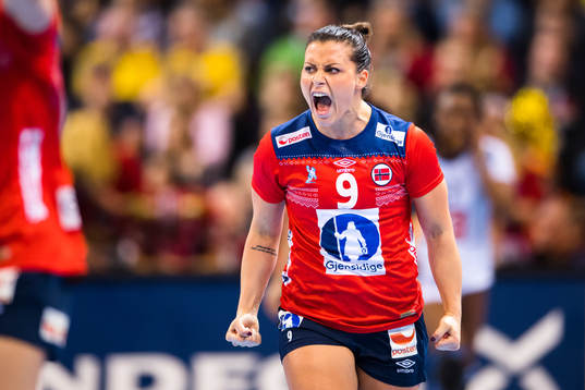 Norges Nora Mørk jublar i finalen mellan Frankrike och