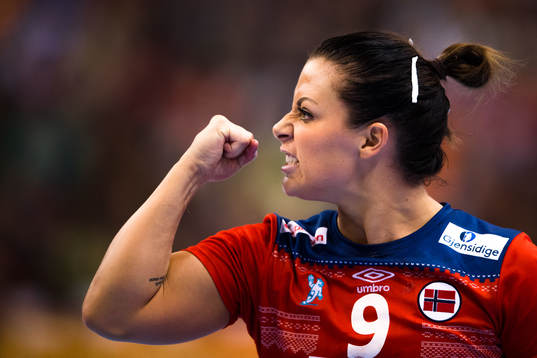 Norges Nora Mørk jublar i finalen mellan Frankrike och