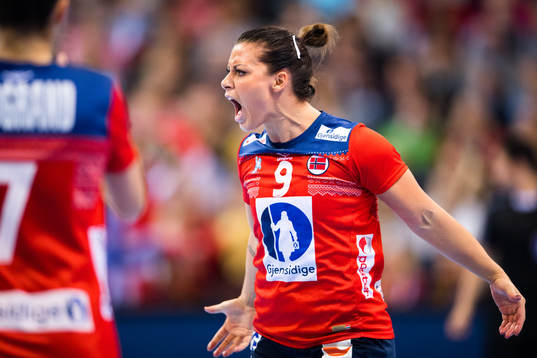 Norges Nora Mørk jublar i finalen mellan Frankrike och