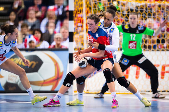 Norges Kari Brattset  i finalen mellan Frankrike och Norge