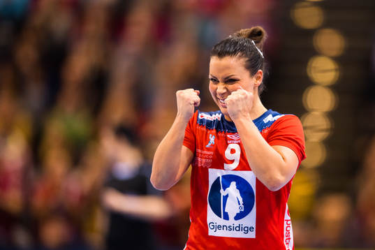 Norges Nora Mørk jublar i finalen mellan Frankrike och