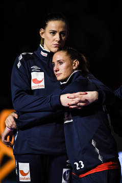 Norges Emelie Hegh Arntzen och Camilla Herrem deppar