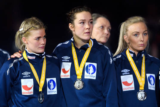 Norges Veronica Egebakken Kristiansen, Kari Brattset och