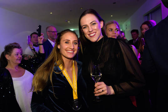 Camilla Herrem och Emelie Hegh Arntzen på