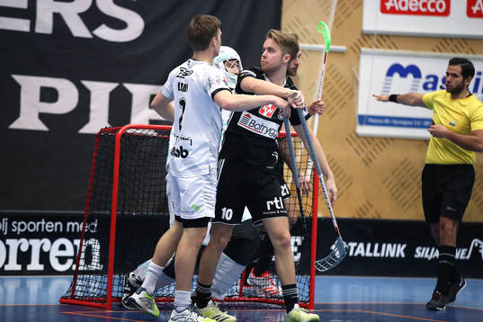 Pixbos William Lindh och Linköpings Joel Dagman