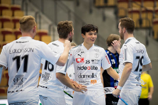 Mullsjös Emil Kihlblom jublar
