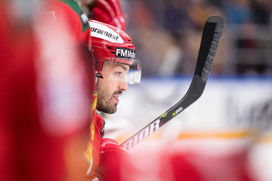 Moras Andrew Kozek  i ishockeymatchen i SHL mellan Mora och