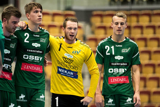 Helsingborgs Oskar Joelsson, målvakt Gustaf Svensson och