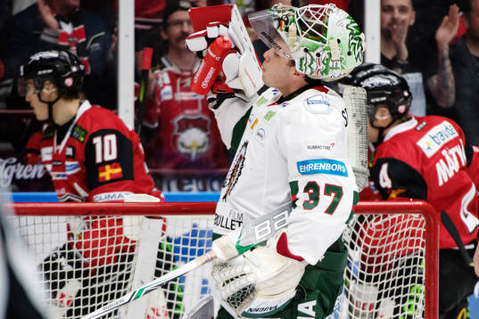 Frölundas målvakt Johan Gustafsson deppar