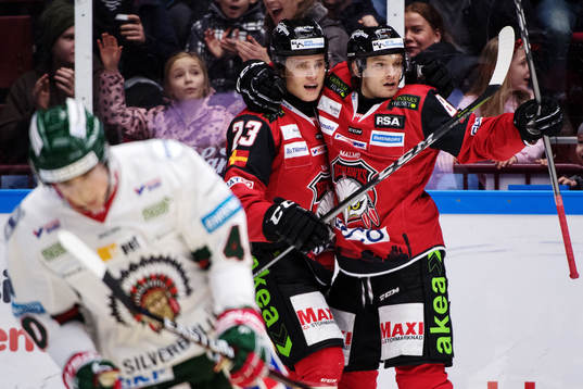 Malmö Redhawks Johan Olofsson jublar med Christoffer