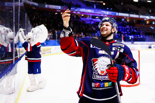 Linköpings Andrew Gordon jublar